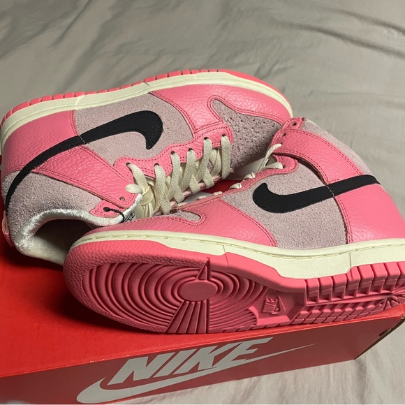 Snkrs for women size 6.5 - Picture 2 of 7